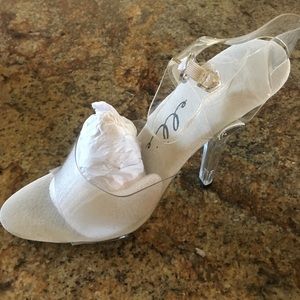 Ellie figure heels